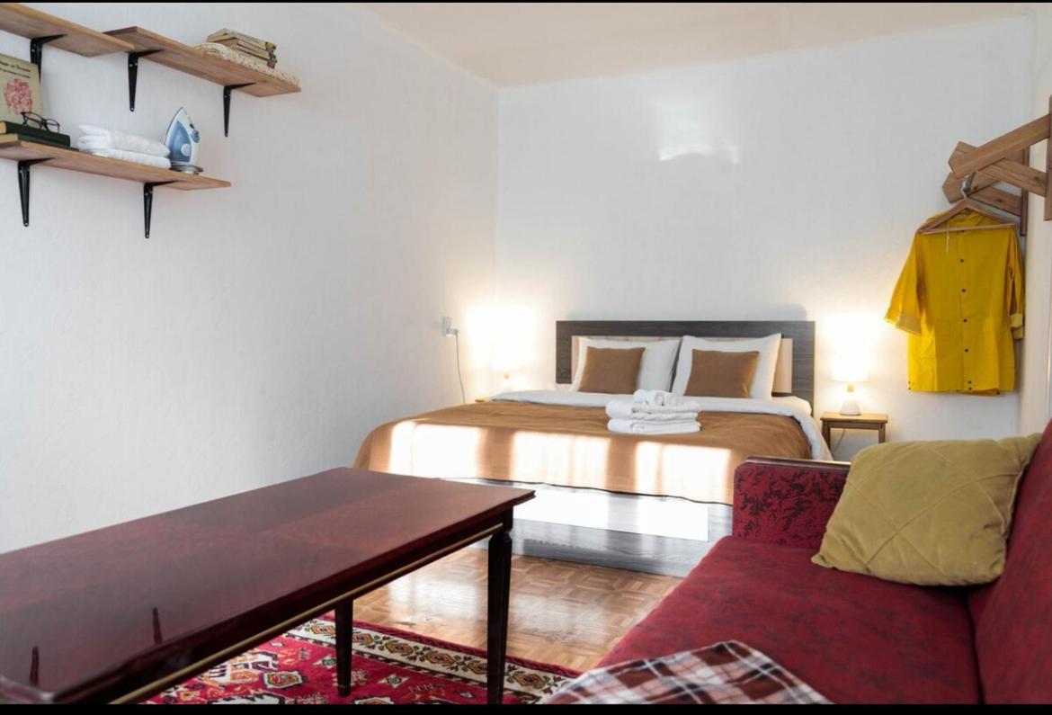 The Soviet Union Apartment In The Heart Of The Old City アルマトイ エクステリア 写真